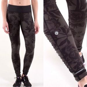 Lululemon Speed tight in brisk bloom floral black leggings with pockets SIZE 4